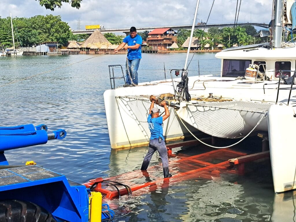 Bilddokumentation: Joline kommt aus dem Wasser - Guatemala 6 Joline 05