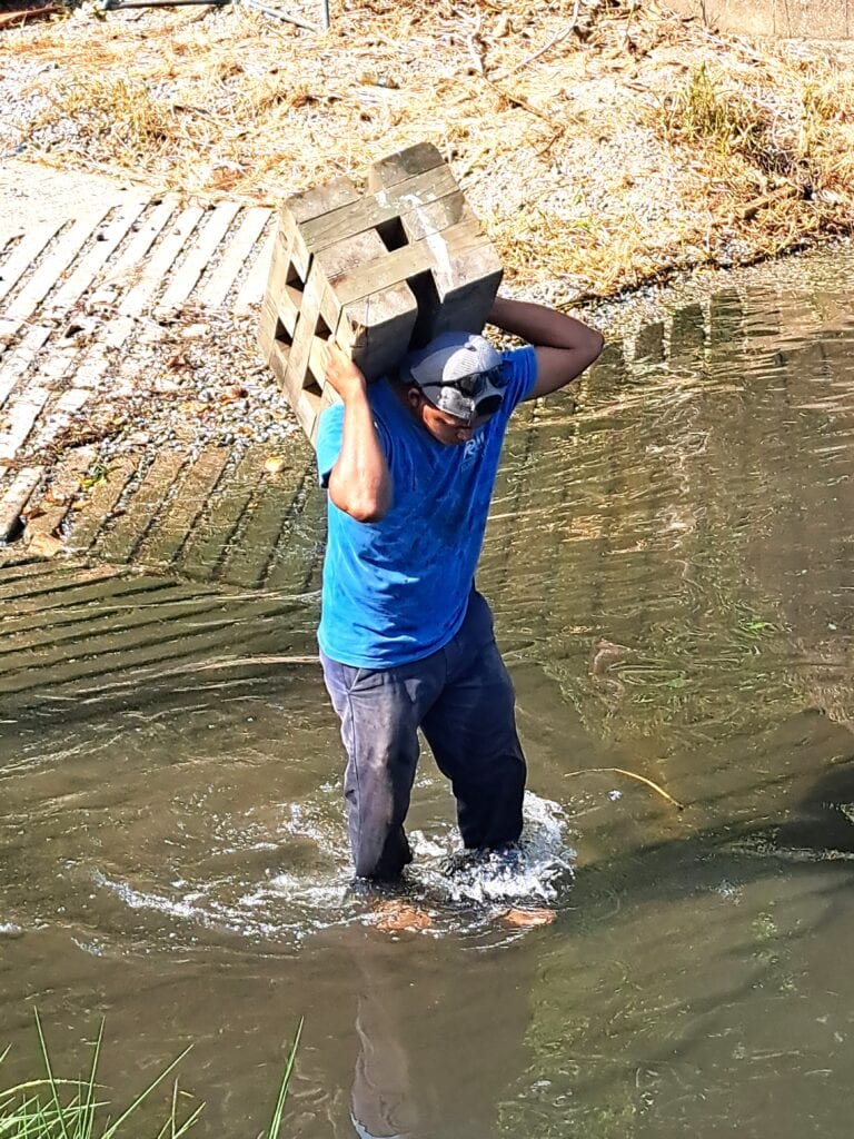 Bilddokumentation: Joline kommt aus dem Wasser - Guatemala 13 Joline 12