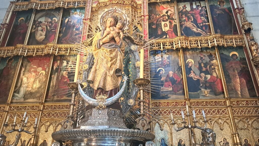 Madrid: Santa Iglesia Catedral Metroplitana de Santa Maria la Real de la Almudena 15 008 Almudera