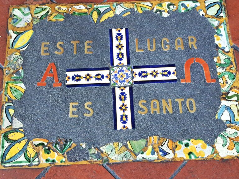 Zwischen Kreuz und Kukulcán – Kirche, Maya-Religion & Kultur in Guatemala