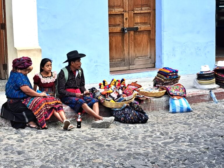 Klassische Touristenroute durch Guatemala: Guatemala-Stadt - Antigua - Atitlan-See - Semuc Champey - Flores/Tikal - Rio Dulce