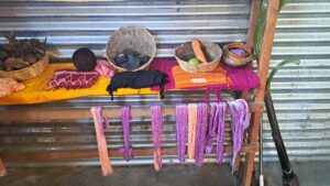 Webkunst in San Juan La Laguna – Von der Baumwolle zum fertigen Tuch