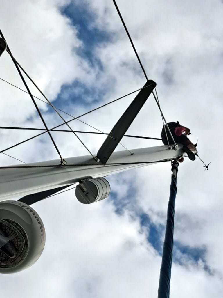 Bernd im Mast in schwindelnder Hoehe
