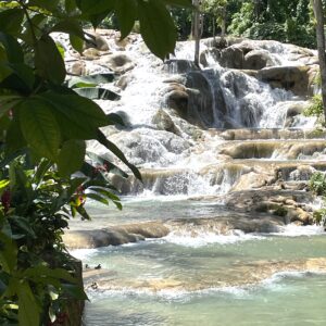 Die Dunn's River Falls – Jamaikas berühmtester Wasserfall