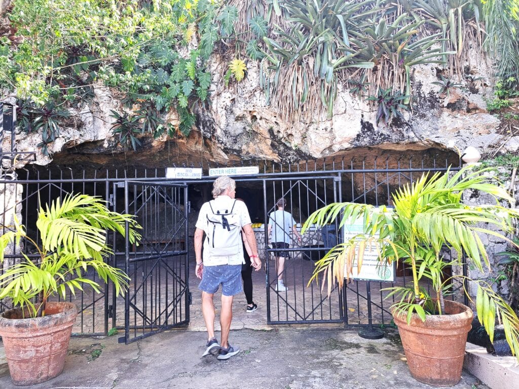 Eingang Green Grotto TB