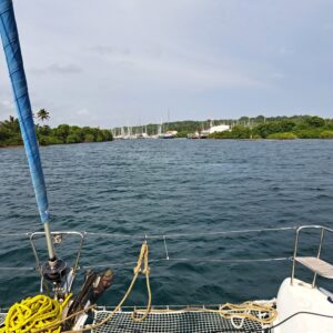 Panama - Shelter Bay Marina - unser Katamaran wird aus dem Wasser gekrant