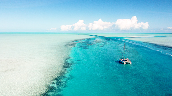 Sandy Cay Bahamas Katamaran Gross Luftbild