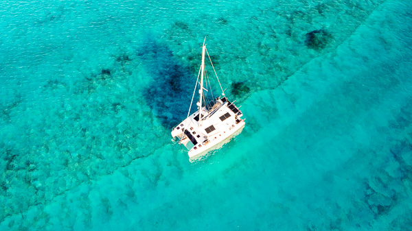 Sandy Cay Bahams Katamaran Luftbild